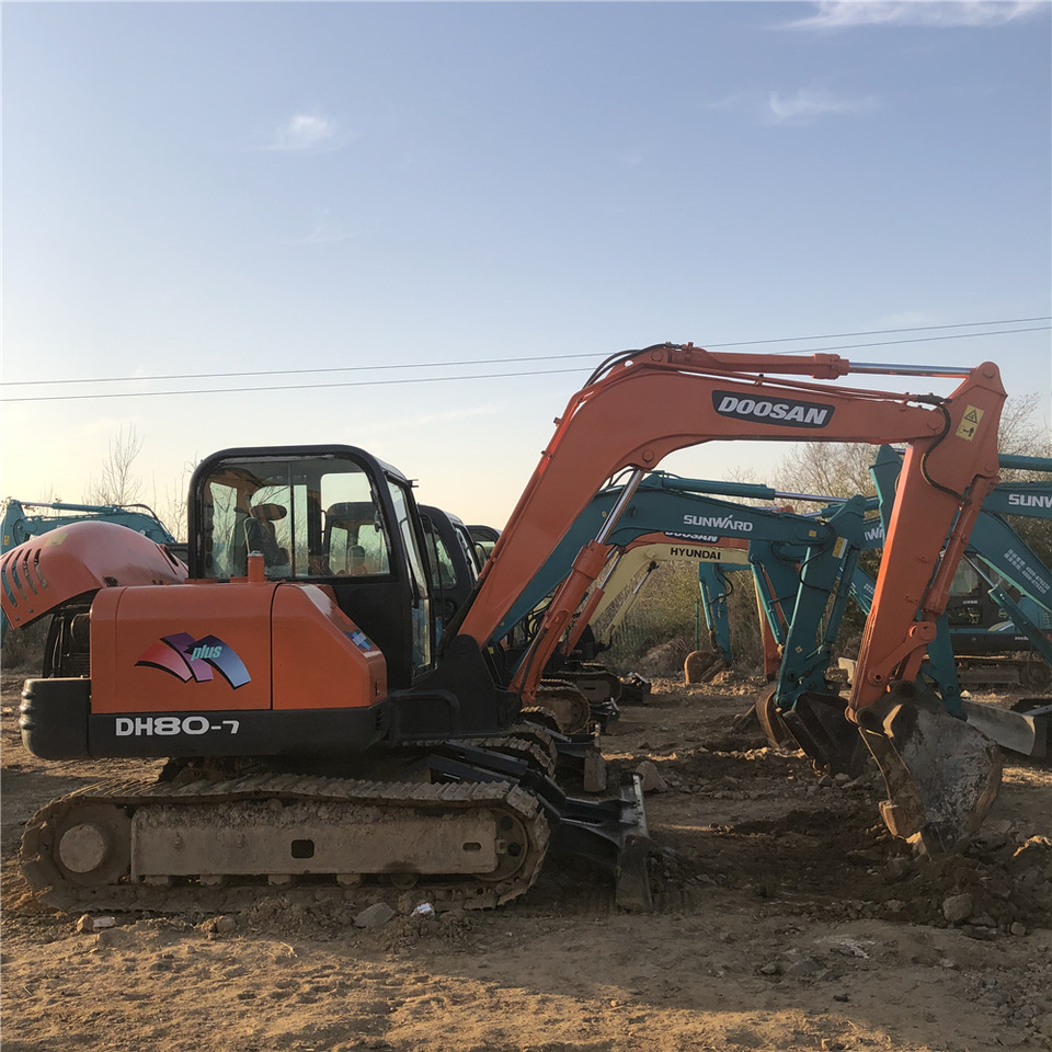 DOOSAN DH80-7 - Máy xúc bánh xích: hình 1 DOOSAN DH80-7 - Máy xúc bánh xích: hình 1