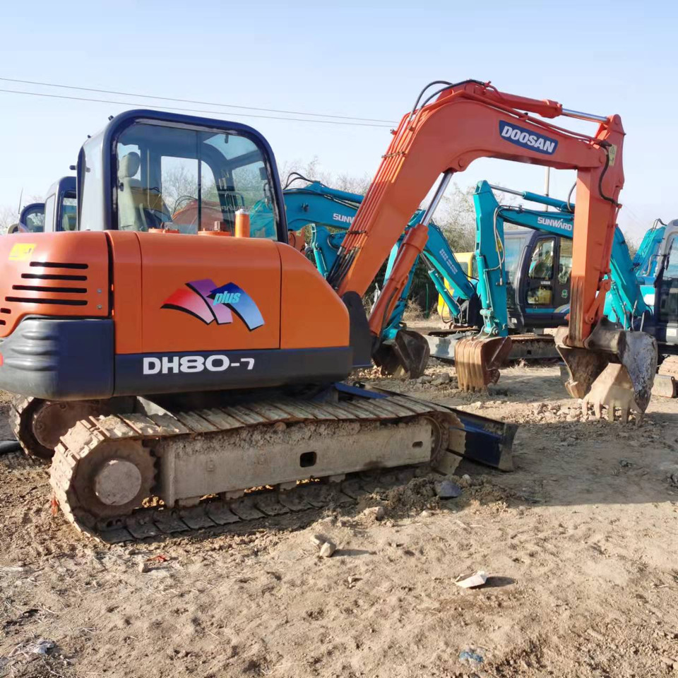 DOOSAN DH80-7 - Máy xúc bánh xích: hình 1 DOOSAN DH80-7 - Máy xúc bánh xích: hình 1