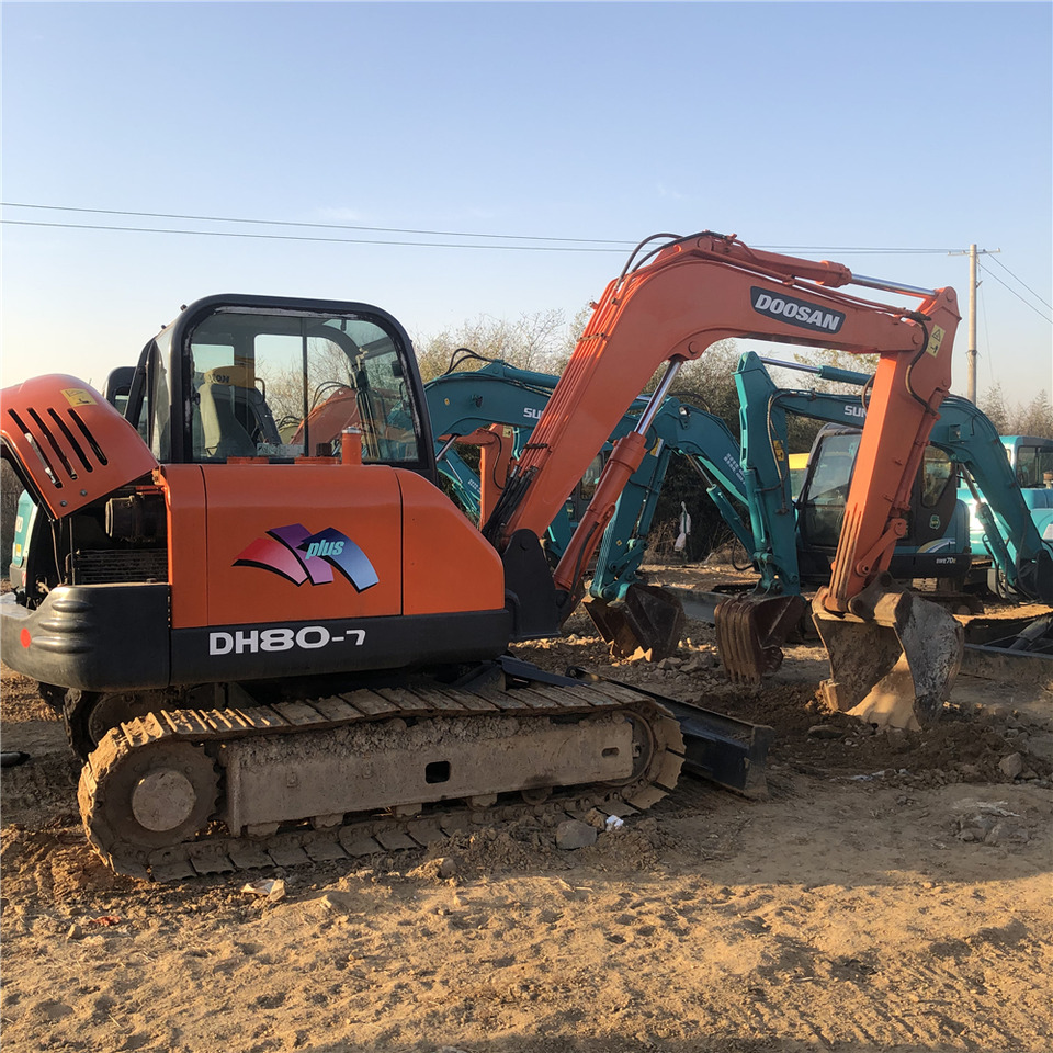 DOOSAN DH80-7 - Máy xúc bánh xích: hình 2 DOOSAN DH80-7 - Máy xúc bánh xích: hình 2