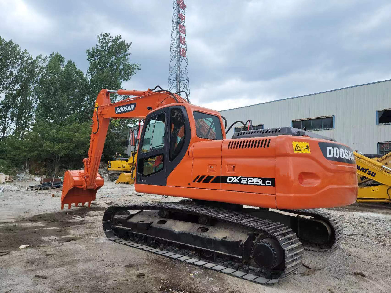 DX225LC - Máy xúc bánh xích: hình 2 DX225LC - Máy xúc bánh xích: hình 2