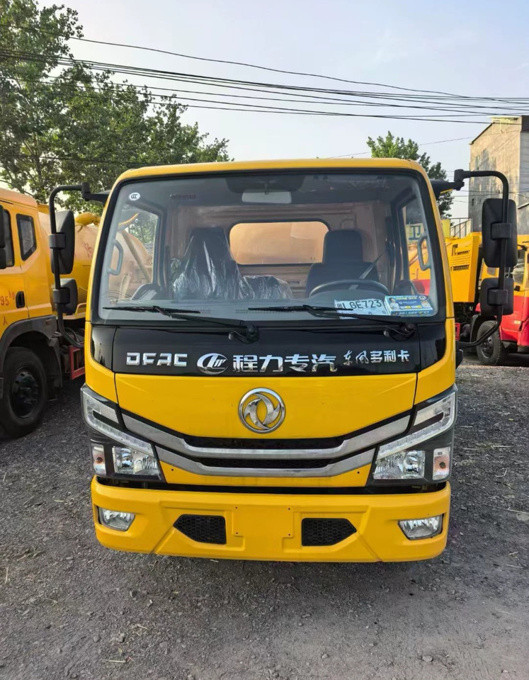 DongFeng Small Sewage Truck - Xe tải chân không: hình 3 DongFeng Small Sewage Truck - Xe tải chân không: hình 3