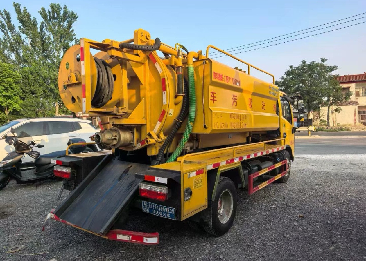 DongFeng Small Sewage Truck - Xe tải chân không: hình 4 DongFeng Small Sewage Truck - Xe tải chân không: hình 4