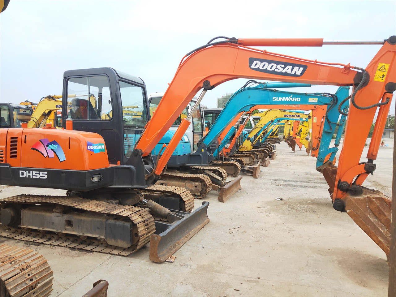Doosan Crawler Excavator DH55 Good Condition Click for Discount - Máy xúc bánh xích: hình 1 Doosan Crawler Excavator DH55 Good Condition Click for Discount - Máy xúc bánh xích: hình 1