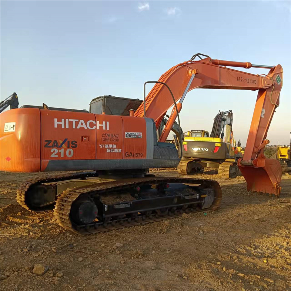 HITACHI ZX210 - Máy xúc bánh xích: hình 4 HITACHI ZX210 - Máy xúc bánh xích: hình 4