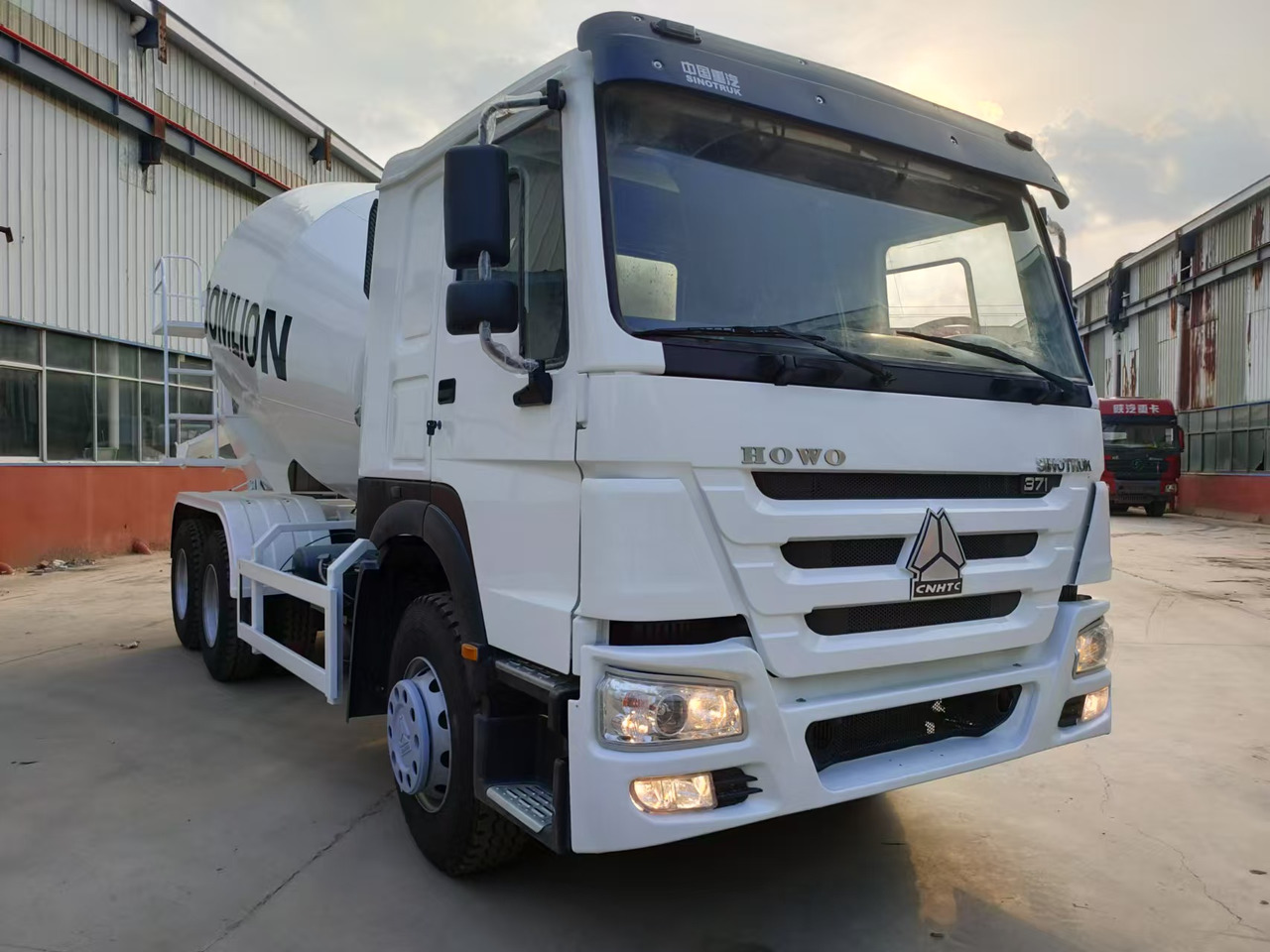 HOWO 371HP Concrete Mixer Truck Click for Discount - Xe trộn bê tông: hình 2 HOWO 371HP Concrete Mixer Truck Click for Discount - Xe trộn bê tông: hình 2