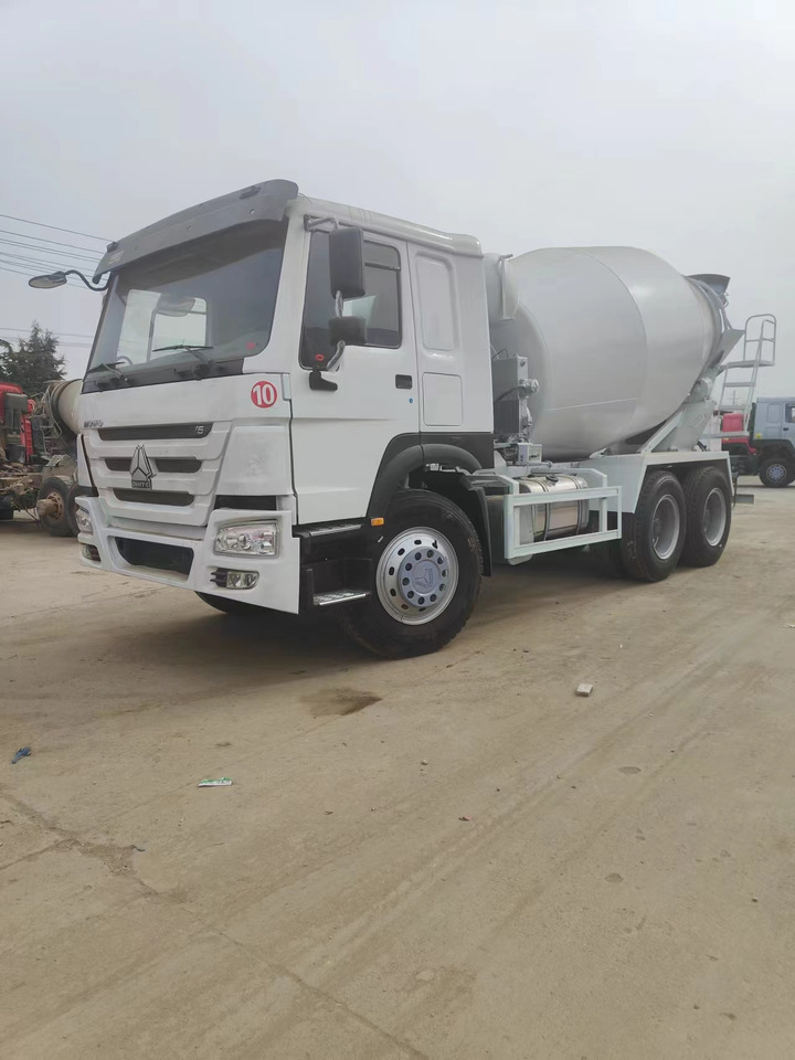 HOWO 375 Cement Mixer Truck 6*4 - Xe trộn bê tông: hình 1 HOWO 375 Cement Mixer Truck 6*4 - Xe trộn bê tông: hình 1