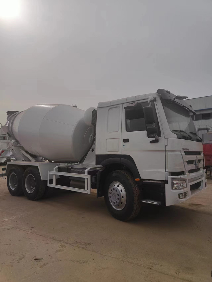 HOWO 375 Cement Mixer Truck 6*4 - Xe trộn bê tông: hình 3 HOWO 375 Cement Mixer Truck 6*4 - Xe trộn bê tông: hình 3