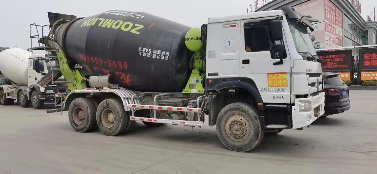 HOWO 6*4 Cement Mixer Truck - Xe trộn bê tông: hình 2 HOWO 6*4 Cement Mixer Truck - Xe trộn bê tông: hình 2