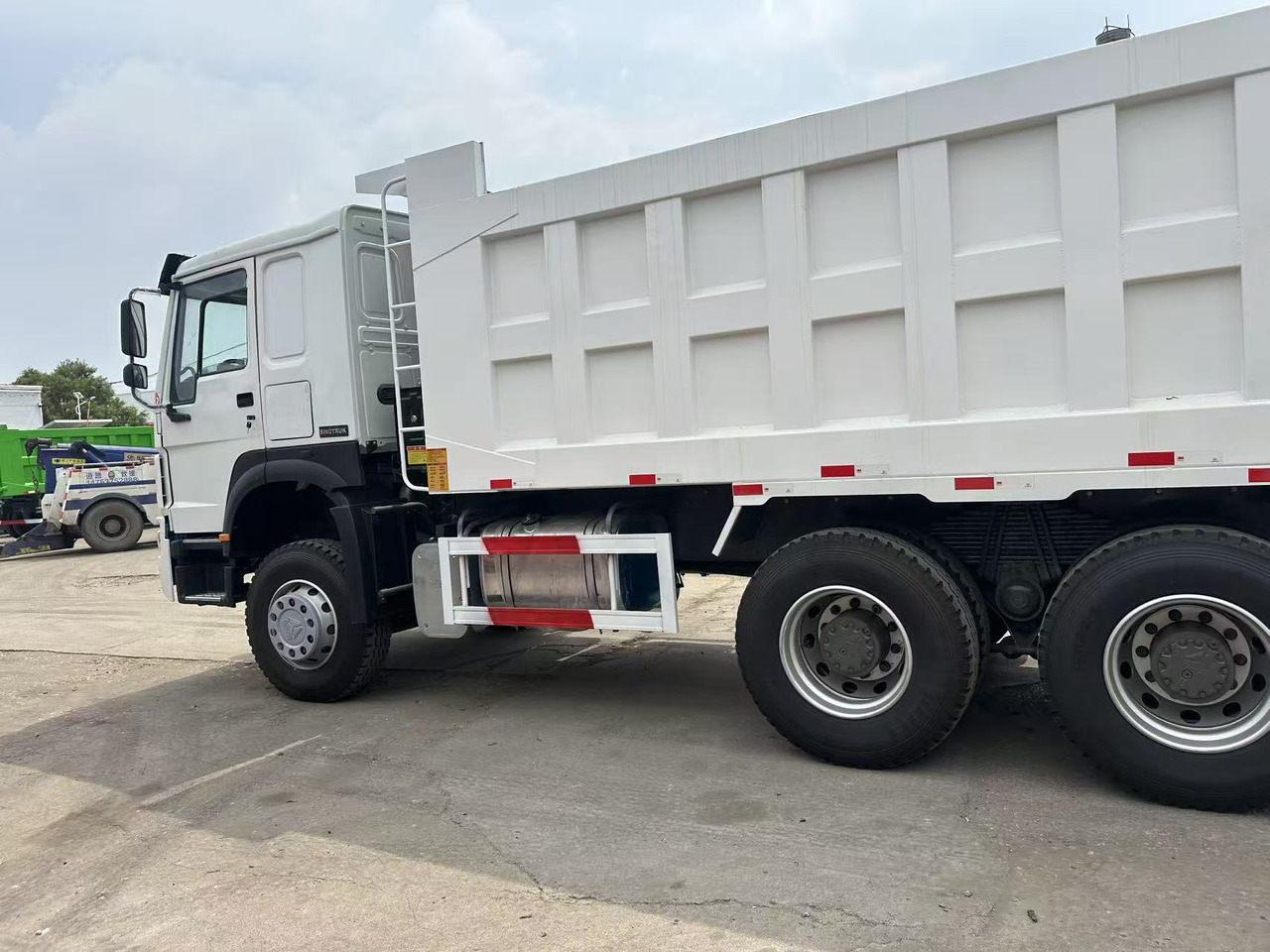 HOWO Dump Truck 6x4 Click Here for Discount - Xe ben: hình 4 HOWO Dump Truck 6x4 Click Here for Discount - Xe ben: hình 4