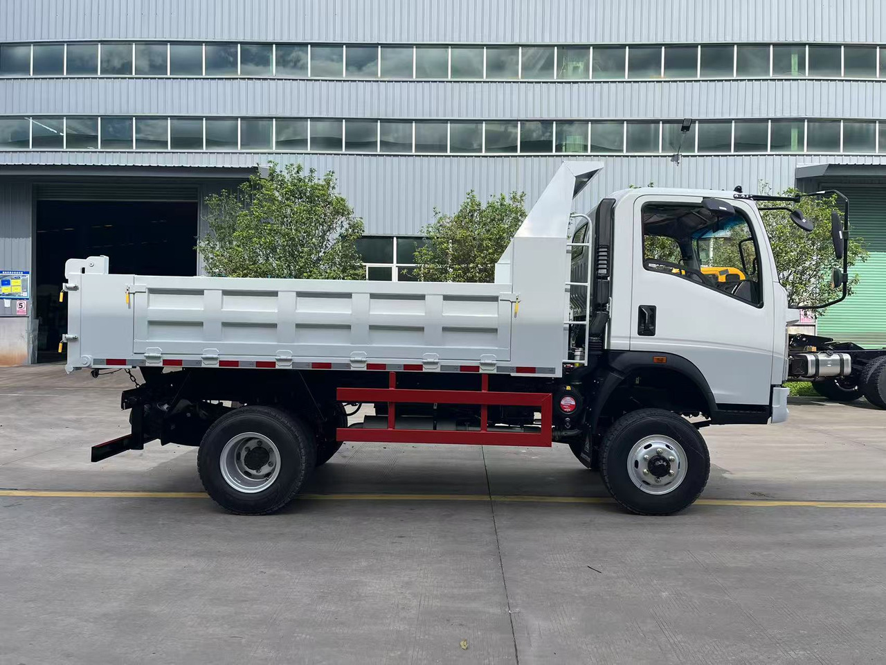 HOWO HOMAN 4x2 - Xe ben: hình 1 HOWO HOMAN 4x2 - Xe ben: hình 1