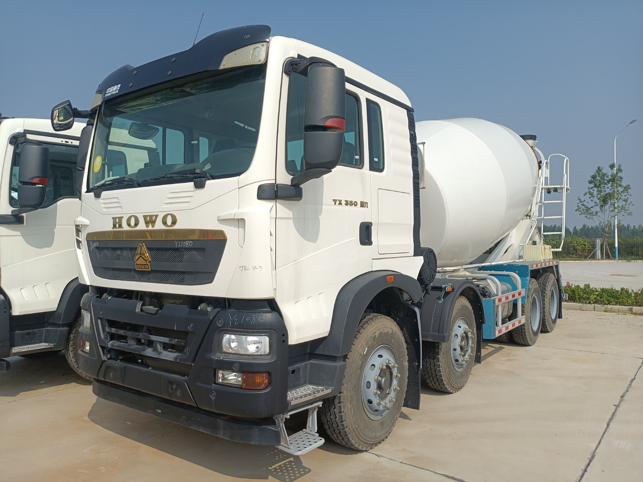HOWO TX350 Cement Mixer Truck - Xe trộn bê tông: hình 1 HOWO TX350 Cement Mixer Truck - Xe trộn bê tông: hình 1