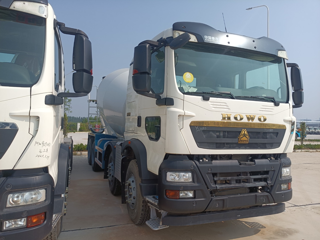 HOWO TX350 Cement Mixer Truck - Xe trộn bê tông: hình 2 HOWO TX350 Cement Mixer Truck - Xe trộn bê tông: hình 2