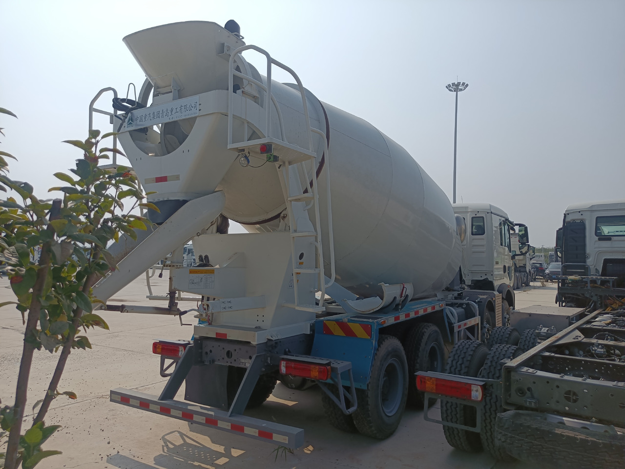 HOWO TX350 Cement Mixer Truck - Xe trộn bê tông: hình 5 HOWO TX350 Cement Mixer Truck - Xe trộn bê tông: hình 5