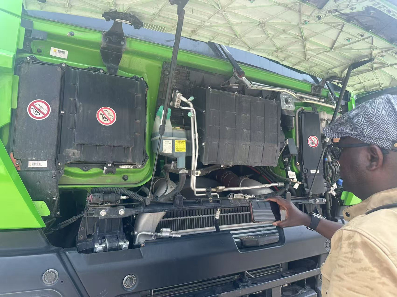 SINOTRUK Dump Truck 8x4 Click for Discount - Xe ben: hình 4 SINOTRUK Dump Truck 8x4 Click for Discount - Xe ben: hình 4