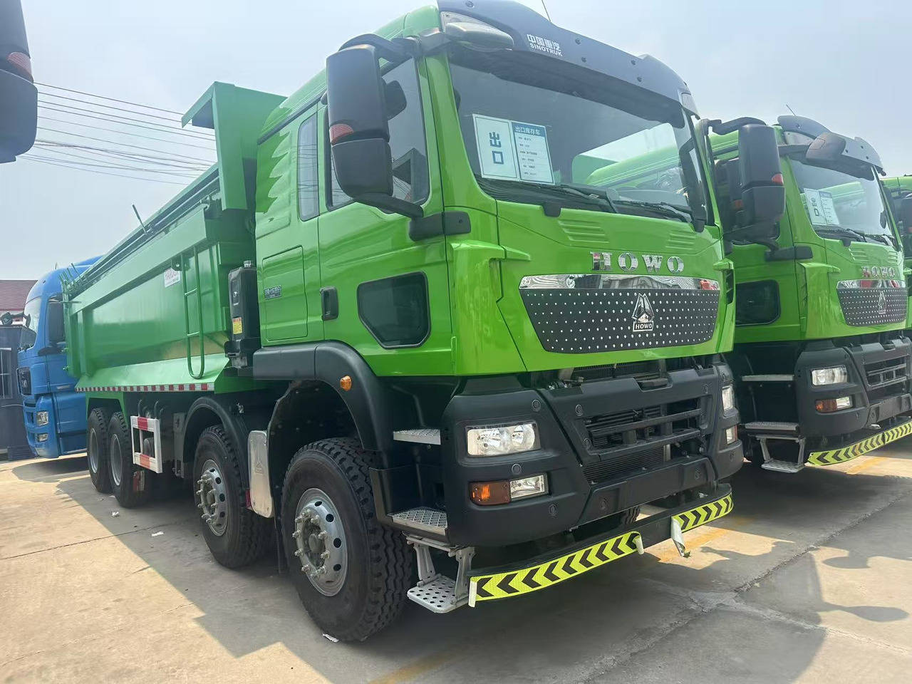 SINOTRUK Dump Truck 8x4 Click for Discount - Xe ben: hình 1 SINOTRUK Dump Truck 8x4 Click for Discount - Xe ben: hình 1