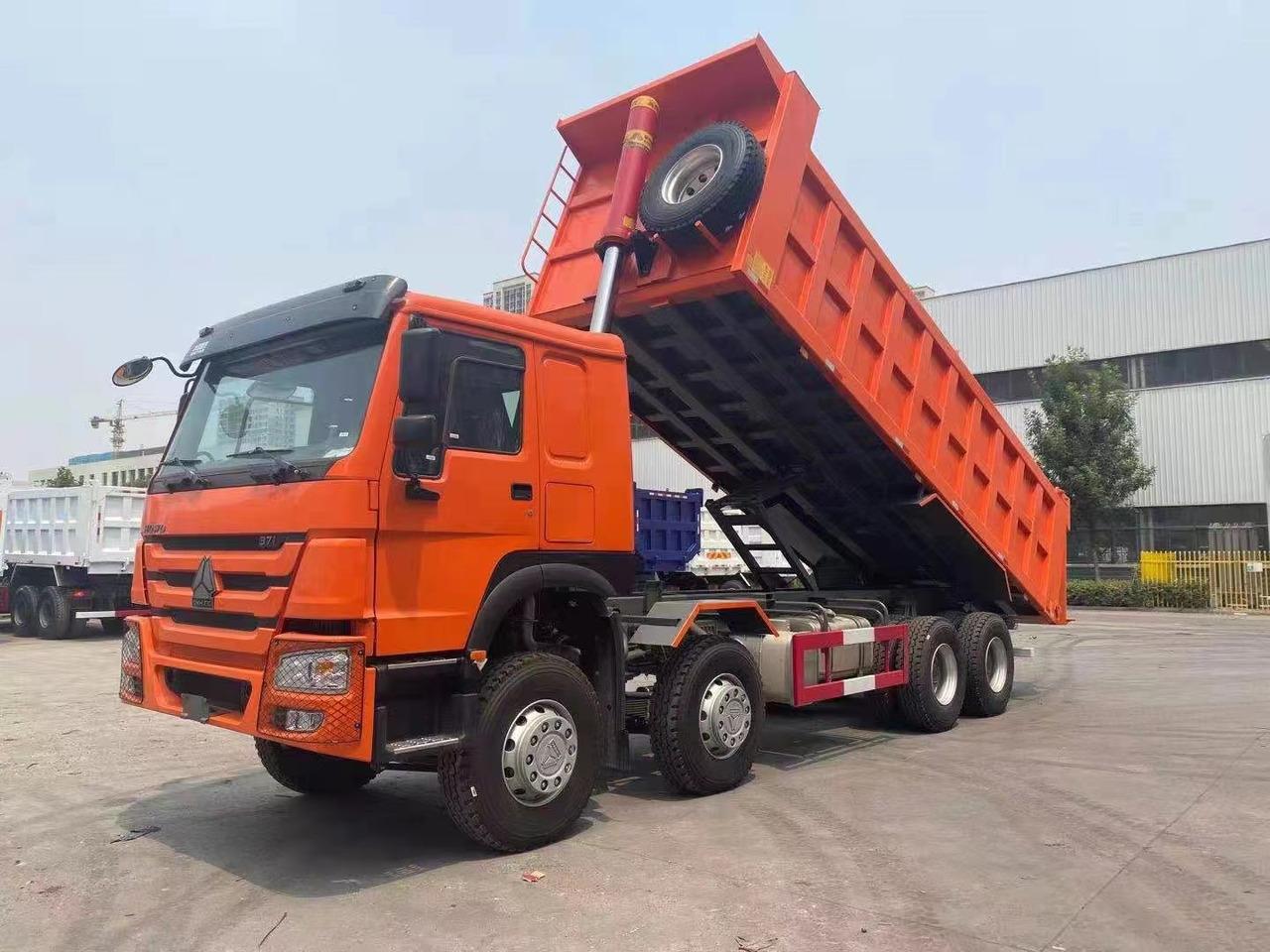 SINOTRUK HOWO 371 8X4 - Xe ben: hình 3 SINOTRUK HOWO 371 8X4 - Xe ben: hình 3