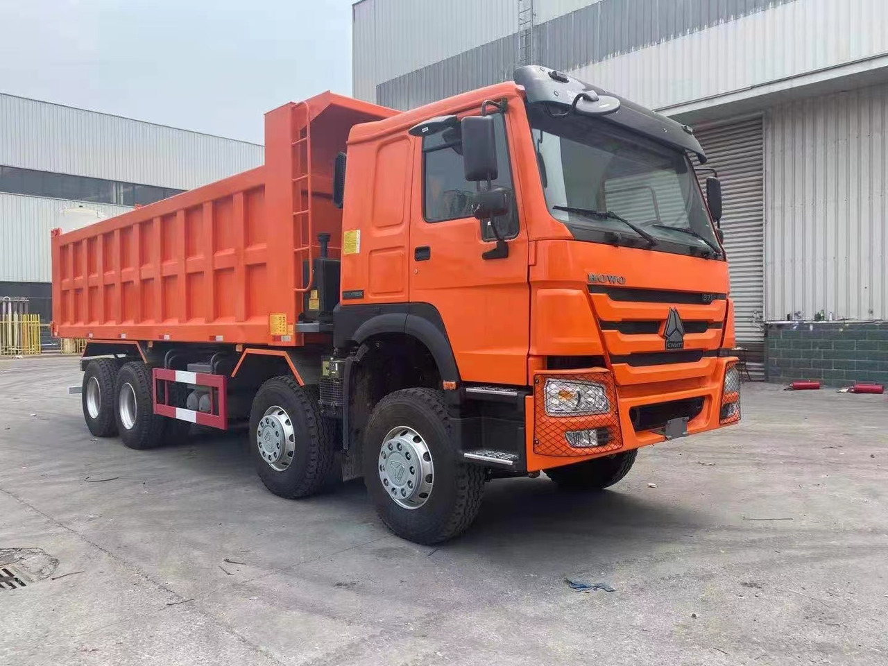 SINOTRUK HOWO 371 8X4 - Xe ben: hình 1 SINOTRUK HOWO 371 8X4 - Xe ben: hình 1