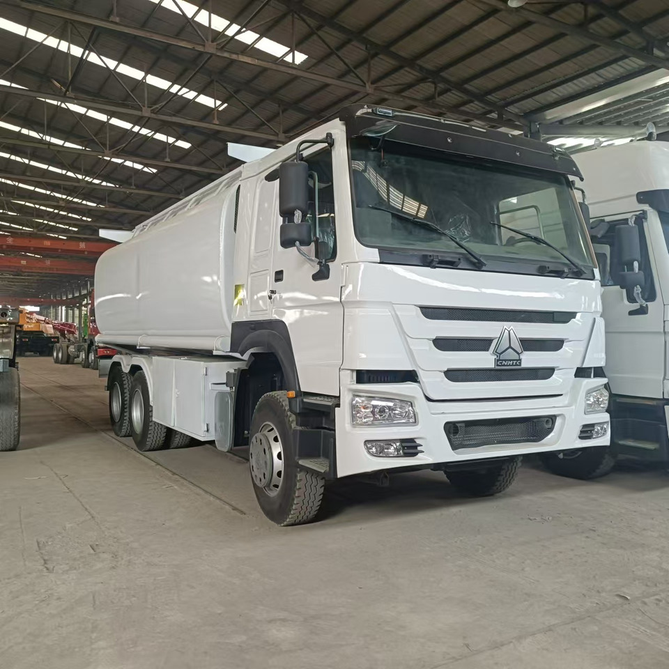 SINOTRUK HOWO 371 - Xe bồn: hình 2 SINOTRUK HOWO 371 - Xe bồn: hình 2