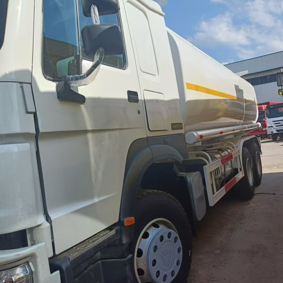 SINOTRUK HOWO 371 - Xe bồn: hình 3 SINOTRUK HOWO 371 - Xe bồn: hình 3