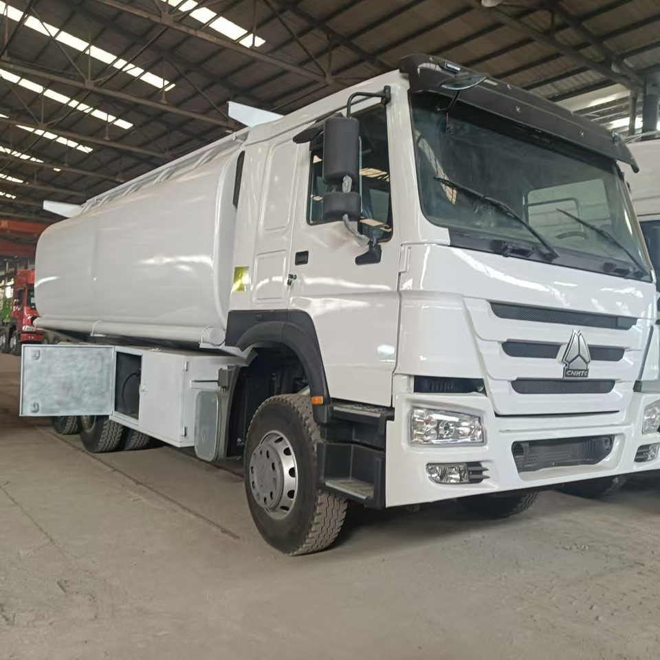 SINOTRUK HOWO 371 - Xe bồn: hình 3 SINOTRUK HOWO 371 - Xe bồn: hình 3