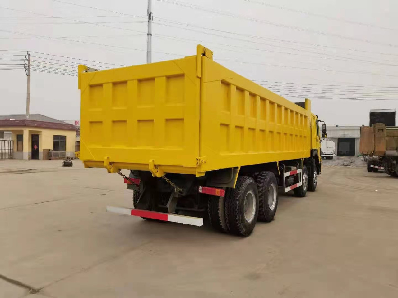 SINOTRUK HOWO 375 8X4 CLICK HERE FOR DISCOUNT - Xe ben: hình 4 SINOTRUK HOWO 375 8X4 CLICK HERE FOR DISCOUNT - Xe ben: hình 4