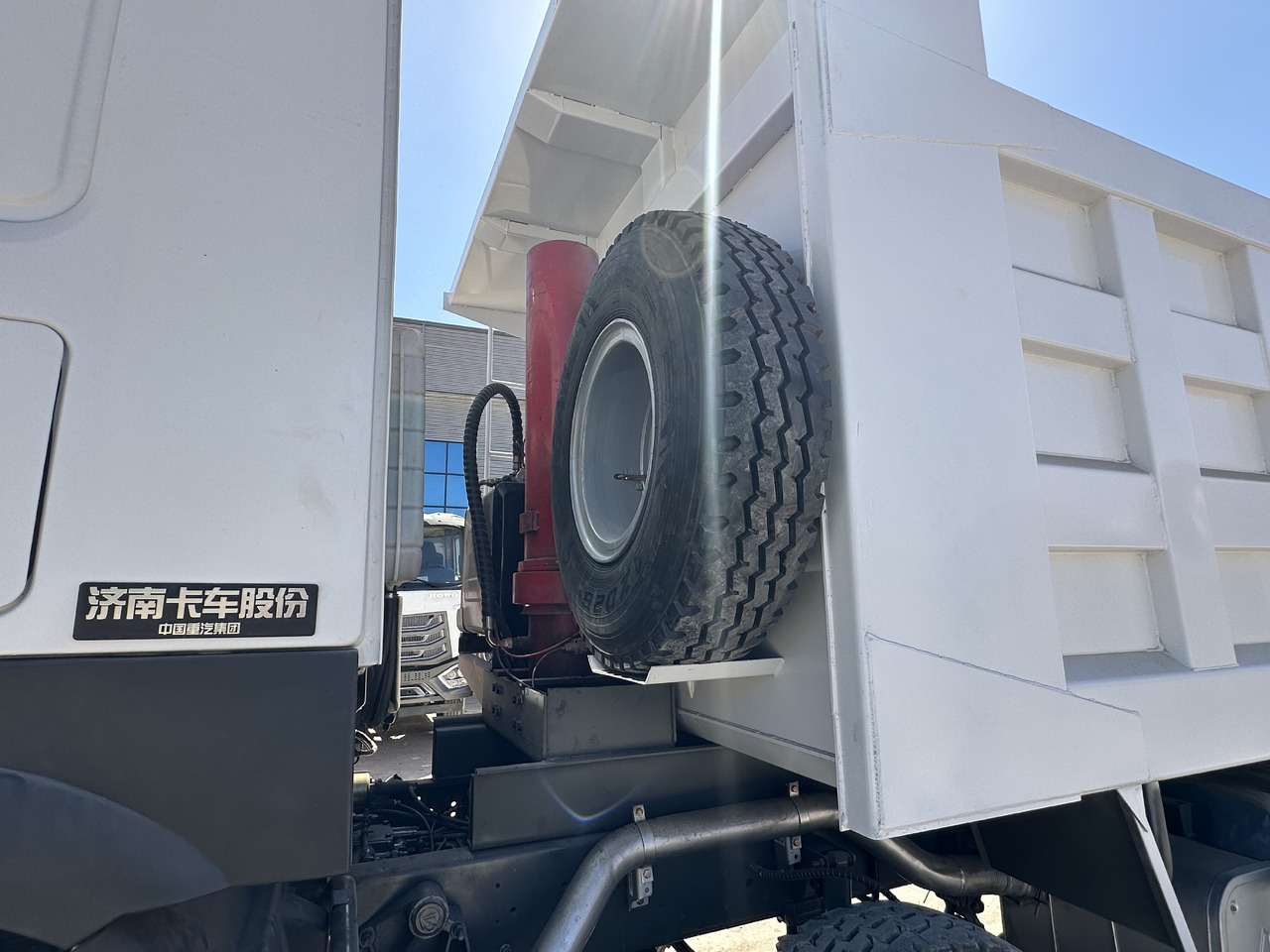 SINOTRUK HOWO 400 8X4 - Xe ben: hình 4 SINOTRUK HOWO 400 8X4 - Xe ben: hình 4