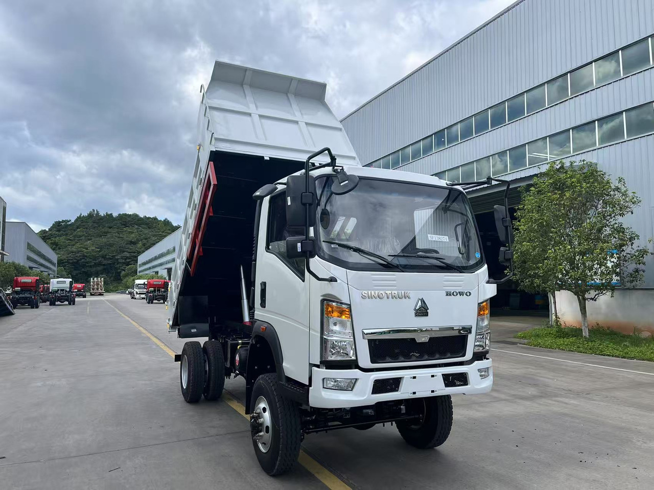 SINOTRUK HOWO 4x2 Dump Truck Click Here for Discount - Xe ben: hình 2 SINOTRUK HOWO 4x2 Dump Truck Click Here for Discount - Xe ben: hình 2