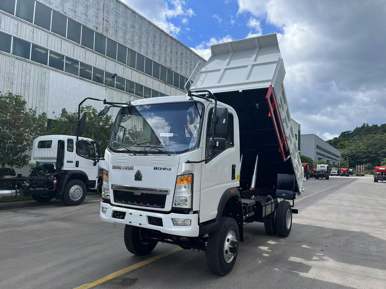 SINOTRUK HOWO 4x2 Dump Truck Click Here for Discount - Xe ben: hình 3 SINOTRUK HOWO 4x2 Dump Truck Click Here for Discount - Xe ben: hình 3