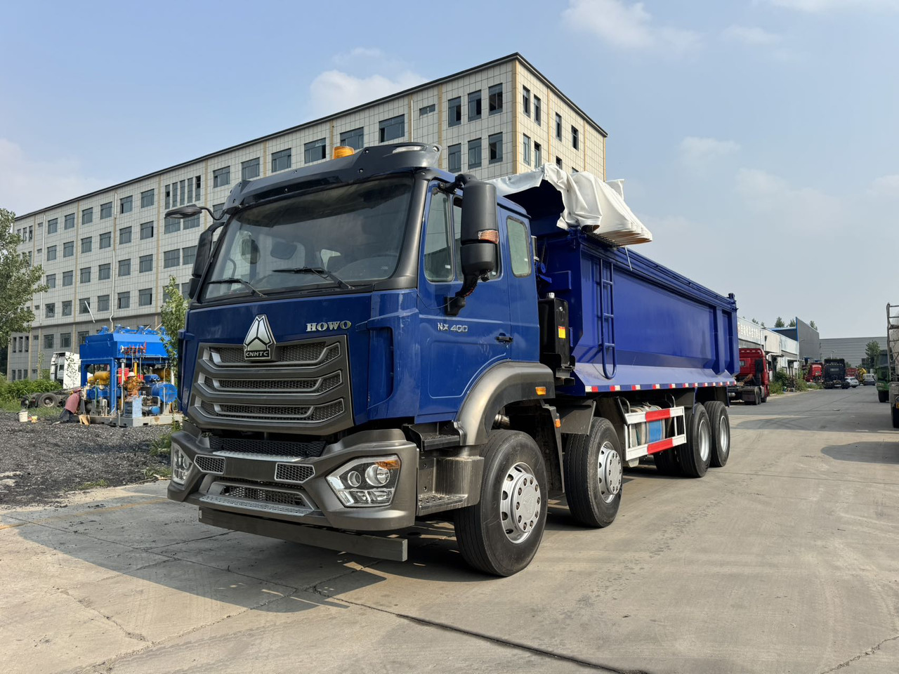 SINOTRUK HOWO Dump Truck 8x4 Click for Discount - Xe ben: hình 1 SINOTRUK HOWO Dump Truck 8x4 Click for Discount - Xe ben: hình 1