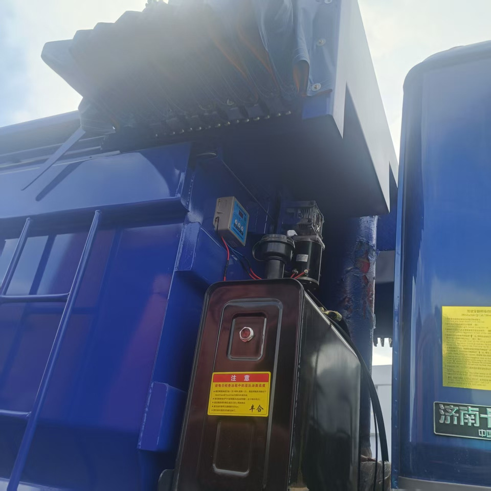 SINOTRUK HOWO NX400 8X4 - Xe ben: hình 2 SINOTRUK HOWO NX400 8X4 - Xe ben: hình 2