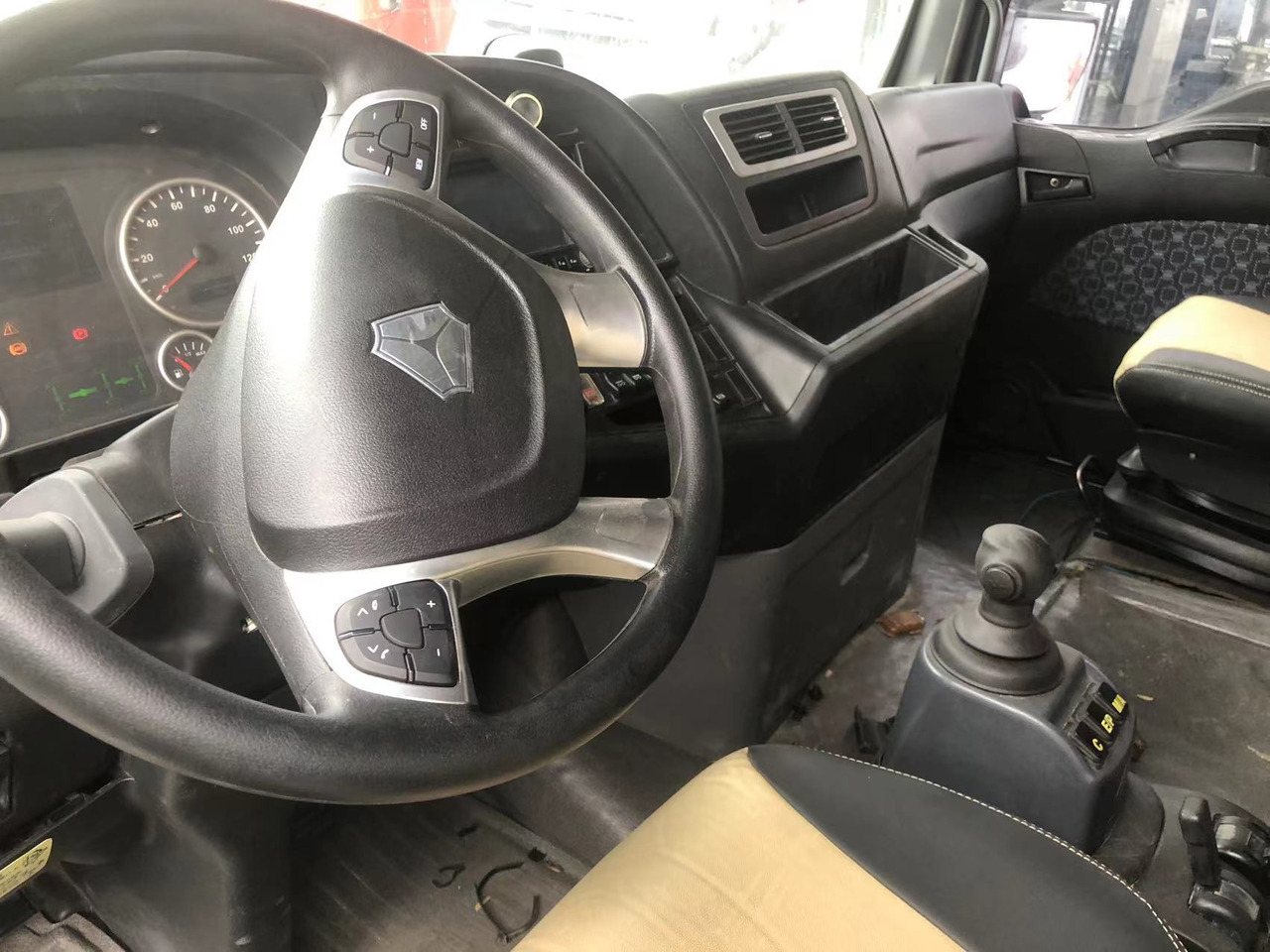 SINOTRUK Truck Unit C7H 4X2 Click Here for Discount - Xe ben: hình 4 SINOTRUK Truck Unit C7H 4X2 Click Here for Discount - Xe ben: hình 4