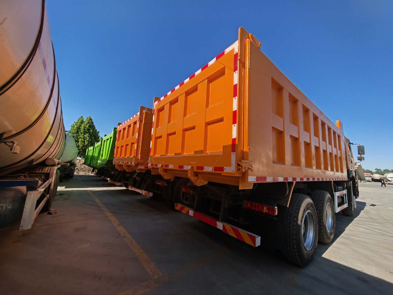 Sinotrack HOWO 6x4 Dump Truck Click for Discount - Xe ben: hình 3 Sinotrack HOWO 6x4 Dump Truck Click for Discount - Xe ben: hình 3