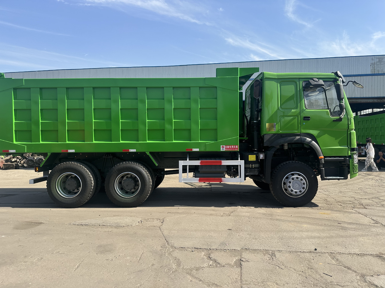Sinotruck 6x4 HOWO Dump Truck Clcik for Discount - Xe ben: hình 2 Sinotruck 6x4 HOWO Dump Truck Clcik for Discount - Xe ben: hình 2