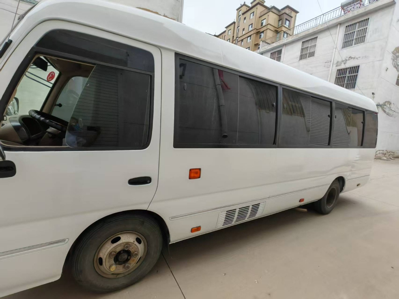TOYOTA Mini Bus 27 Seats Low Km Click for Discount - Xe đò: hình 4 TOYOTA Mini Bus 27 Seats Low Km Click for Discount - Xe đò: hình 4