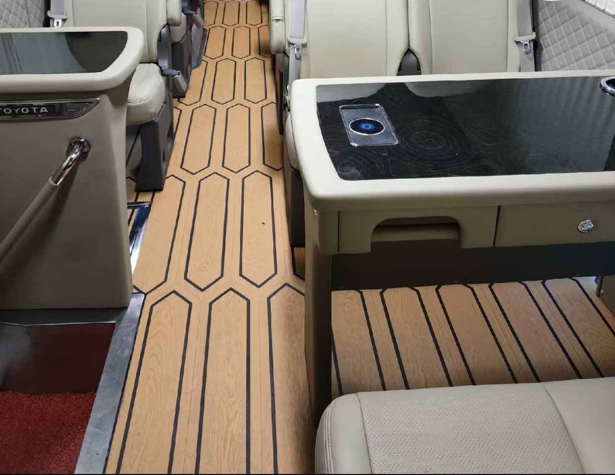 TOYOTA White Mini Bus Click Here for Discount - Xe đò: hình 4 TOYOTA White Mini Bus Click Here for Discount - Xe đò: hình 4