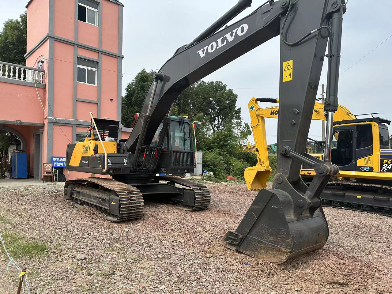 VOLVO Excavator EC240 - Máy xúc: hình 5 VOLVO Excavator EC240 - Máy xúc: hình 5