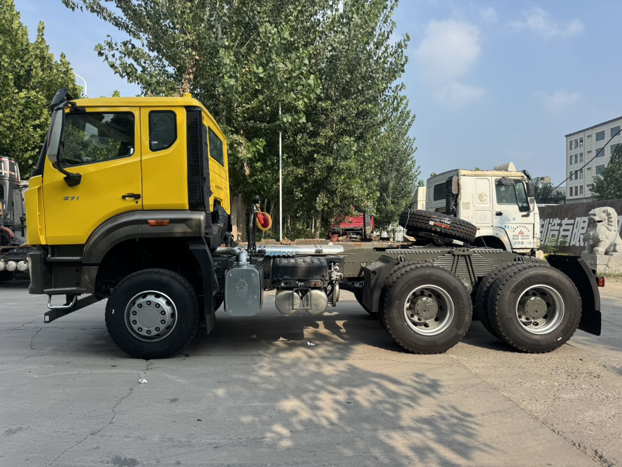 HOWO 371 HP Dump Truck Click Here for Discount - Xe đầu kéo: hình 1 HOWO 371 HP Dump Truck Click Here for Discount - Xe đầu kéo: hình 1