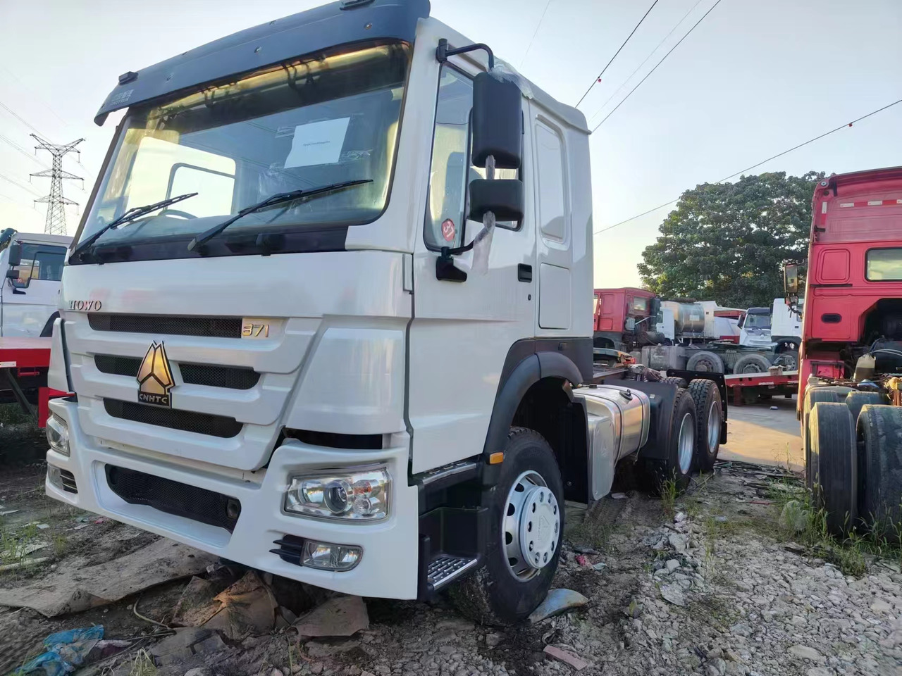 SINOTRUK HOWO 371 CLICK HERE FOR DISCOUNT - Xe đầu kéo: hình 2 SINOTRUK HOWO 371 CLICK HERE FOR DISCOUNT - Xe đầu kéo: hình 2