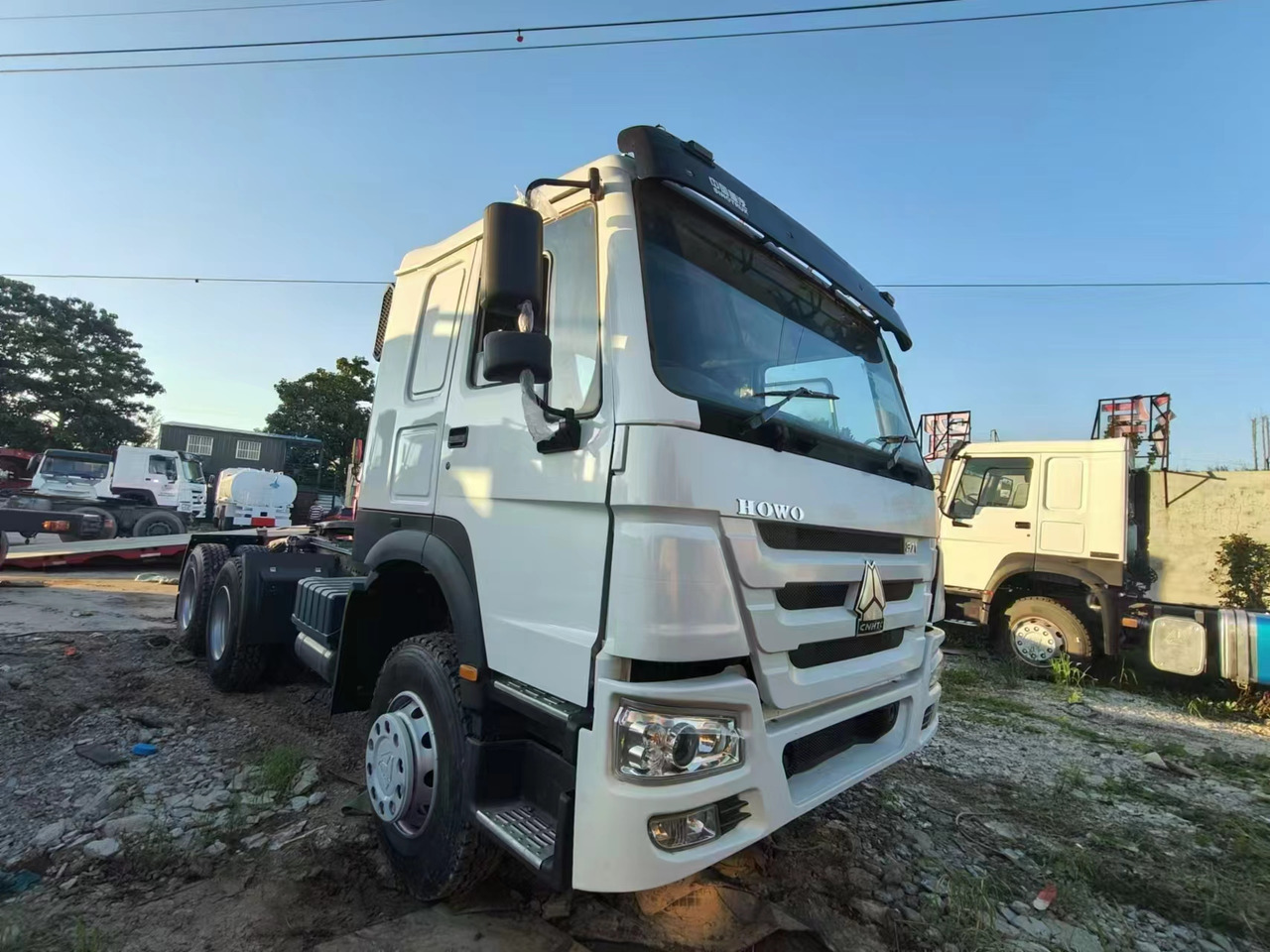 SINOTRUK HOWO 371 CLICK HERE FOR DISCOUNT - Xe đầu kéo: hình 1 SINOTRUK HOWO 371 CLICK HERE FOR DISCOUNT - Xe đầu kéo: hình 1