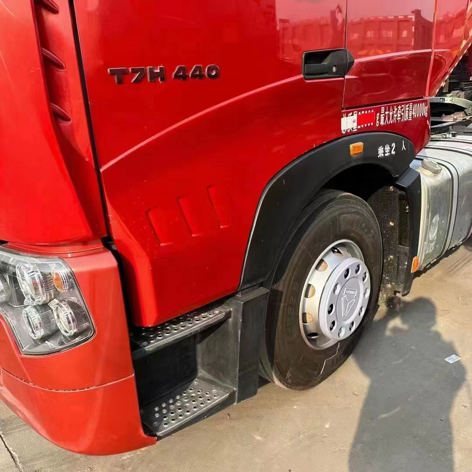 SINOTRUK HOWO 440 CLICK HERE FOR DISCOUNT - Xe đầu kéo: hình 3 SINOTRUK HOWO 440 CLICK HERE FOR DISCOUNT - Xe đầu kéo: hình 3