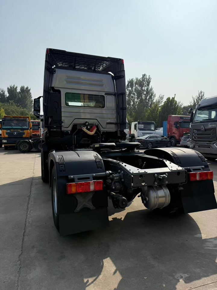 SINOTRUK HOWO NX CLICK HERE FOR DISCOUNT - Xe đầu kéo: hình 4 SINOTRUK HOWO NX CLICK HERE FOR DISCOUNT - Xe đầu kéo: hình 4