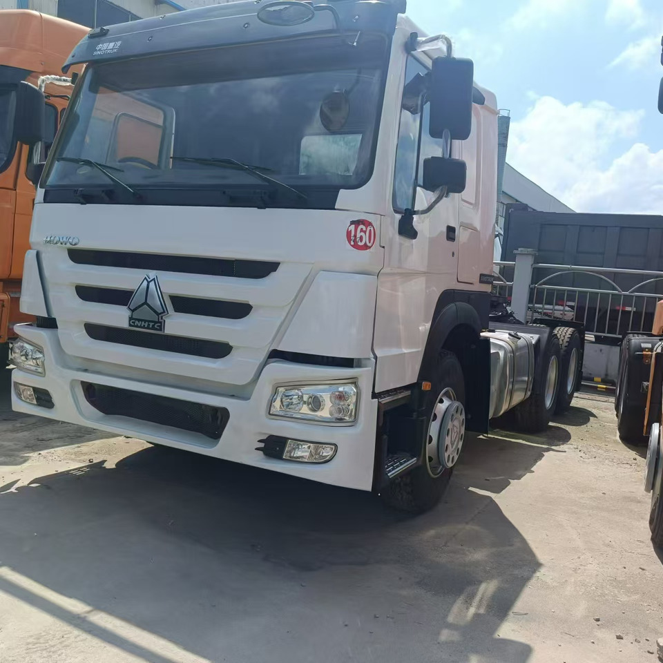 SINOTRUK HOWO Tractor Unit Right-hand Click for discount - Xe đầu kéo: hình 2 SINOTRUK HOWO Tractor Unit Right-hand Click for discount - Xe đầu kéo: hình 2
