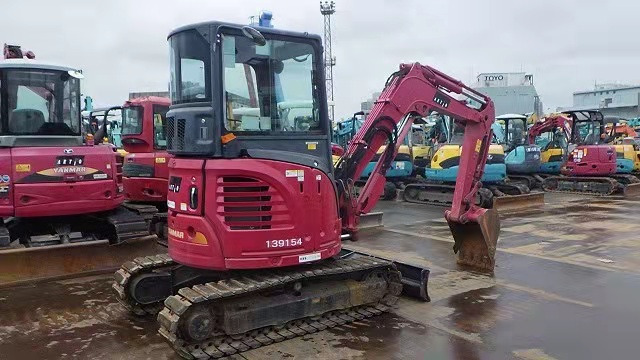 YANMAR VIO30 - Máy xúc mini: hình 3 YANMAR VIO30 - Máy xúc mini: hình 3