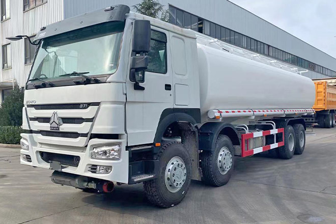 SINOTRUK Howo 371 Petrol Tank Truck Price for Sale in Saudi Arabia - Xe bồn: hình 1 SINOTRUK Howo 371 Petrol Tank Truck Price for Sale in Saudi Arabia - Xe bồn: hình 1