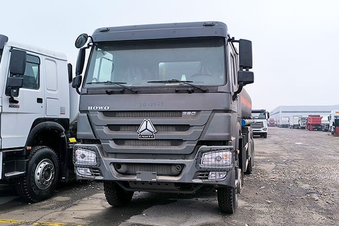 SINOTRUK Howo 6x4 380 Oil Truck for Sale in Mali - Xe bồn: hình 2 SINOTRUK Howo 6x4 380 Oil Truck for Sale in Mali - Xe bồn: hình 2