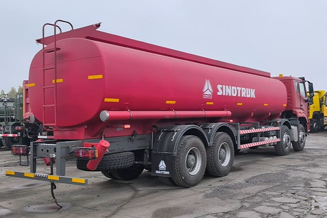 SINOTRUK Howo NX380 Diesel Tanker Truck for Sale in Tanzania - Xe bồn: hình 2 SINOTRUK Howo NX380 Diesel Tanker Truck for Sale in Tanzania - Xe bồn: hình 2