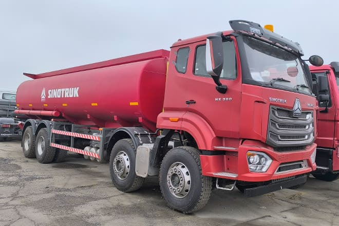 SINOTRUK Howo NX380 Diesel Tanker Truck for Sale in Tanzania - Xe bồn: hình 1 SINOTRUK Howo NX380 Diesel Tanker Truck for Sale in Tanzania - Xe bồn: hình 1