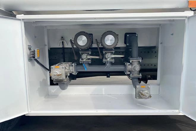 SINOTRUK Howo Stainless Steel Fuel Tanks for Trucks for Sale in Paraguay - Xe bồn: hình 4 SINOTRUK Howo Stainless Steel Fuel Tanks for Trucks for Sale in Paraguay - Xe bồn: hình 4