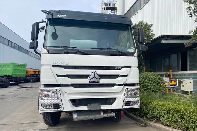 SINOTRUK Howo Stainless Steel Fuel Tanks for Trucks for Sale in Paraguay - Xe bồn: hình 3 SINOTRUK Howo Stainless Steel Fuel Tanks for Trucks for Sale in Paraguay - Xe bồn: hình 3