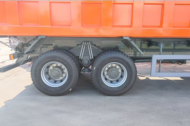 SINOTRUK Sinotruk Howo 8x4 Tipper Trucks for Sale in Ghana - Xe ben: hình 4 SINOTRUK Sinotruk Howo 8x4 Tipper Trucks for Sale in Ghana - Xe ben: hình 4